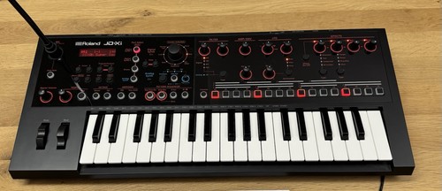 Roland synthesizer - jd-xi,