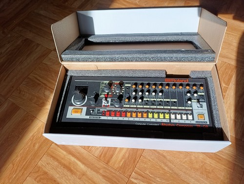 Roland rhythm composer - tr-08,